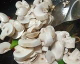 Foto langkah ke 3 dari resep Tumis Brokoli & Jamur.