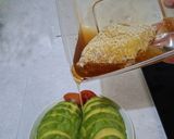 Foto langkah ke 3 dari resep Alpukat & Tomat siram madu.