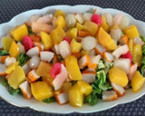 Foto del paso 2 de la receta: Ensalada palitos de cangrejos tropical