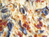 Tarta de cebolla, queso y hongos