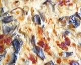 Foto del paso 6 de la receta: Tarta de cebolla, queso y hongos