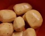 Foto langkah ke 1 dari resep Simple tartiflette.