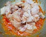 A picture of step 5 of Chettinad chicken curry.
