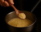 Foto del passaggio 5 della ricetta Risotto Blu con Spirulina e Agrumi