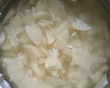 बटाट्याच्या क्रिस्पी काचऱ्या (batatachya crispy kachrya recipe in marathi) रेसिपी स्टेप 1 फोटो 