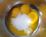 Foto langkah ke 1 dari resep Bolu Hongkong Keju Almond.