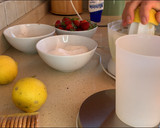 Foto del paso 1 de la receta: Pastel helado de limón y fresas