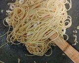 Foto langkah ke 4 dari resep Pasta Cumi Agli e Lio.