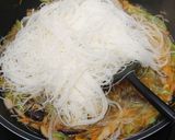 A picture of step 11 of Vegetarian bee hoon.