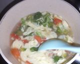 Foto langkah ke 4 dari resep Sop Brokoli Tomat.