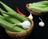 Hình bước làm 1 của món Đậu bắp xào tôm
