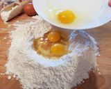 Foto del passaggio 4 della ricetta Cappelletti in brodo di cappone