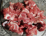Foto del paso 1 de la receta: Guiso rápido y fácil con carnaza y huesos de cordero