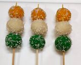 तिरंगा नारियल लड्डु (Tiranga nariyal ladoo recipe in Hindi) रेसिपी चरण 4 फोटो
