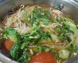 Hình bước làm 2 của món Canh chua tôm, đầu mực