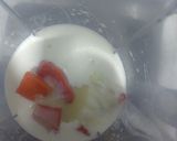 A picture of step 1 of Papaya shake.