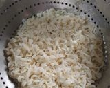 A picture of step 2 of Vegetable Maggi.