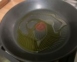 Une image de l'étape 5 de Saucisses allemandes aux poivrons verts, oignon et épices.