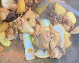 Foto langkah ke 3 dari resep Ayam kecap bawang bombay.