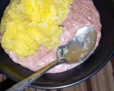 A picture of step 3 of Mashed matoke n groundnut sauce.
