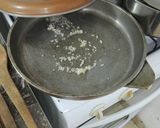 Foto del paso 3 de la receta: Tirabuzones con tomate albahaca y aceitunas