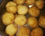 A picture of step 3 of Dahi Bhalla.