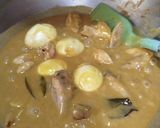 Foto langkah ke 4 dari resep Opor Ayam Telur Bumbu Kari.