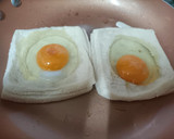 Foto del paso 3 de la receta: Bocaditos de queso con salchichas y huevos al nido