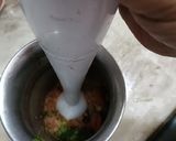 A picture of step 2 of Dhaniya chutney.