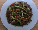 Foto langkah ke 7 dari resep Tumis Daging Sukiyaki Cabe Hijau.