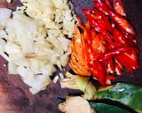 Foto langkah ke 2 dari resep Ayam suwir pedas manis.
