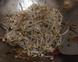 Foto langkah ke 3 dari resep Tauge Cah Teri Asin.