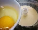 A picture of step 4 of Mango pancake with mango sauce.