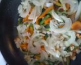 Foto del paso 3 de la receta: Cuadraditos de pollo con verduras y calabacín