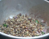 மொச்சைப்பயிறு மஞ்சள்சீரகம் அரைத்து ஊற்றிய கூட்டு (Mochaipayaru k ரெசிபி ஸ்டேப் 4 புகைப்படம்
