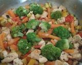 Foto del paso 9 de la receta: Salteado de verduras con pollo y brócoli