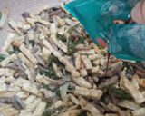 Foto langkah ke 8 dari resep Oseng Tempe Ampela Cabai Hijau.