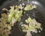 A picture of step 4 of Methi malai matar.