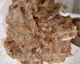 รูปขั้นตอนการทำที่ 1 ของ หมูก้อนทอดปลาเค็ม