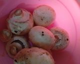 Foto langkah ke 4 dari resep Egg-free button mushroom pizza.