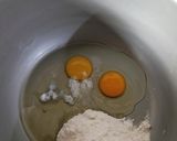 Foto langkah ke 2 dari resep Kue Akar Kelapa Wijen.
