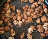 Foto del paso 3 de la receta: Hongos cremini salteados