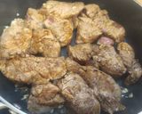 Foto del paso 2 de la receta: Lomo de cerdo al vino con patatas