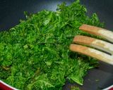 Foto del paso 5 de la receta Cena saludable de salmón a la plancha con kale y arroz