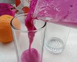 Foto langkah ke 2 dari resep Orange Pitaya Yogurt Slushie.
