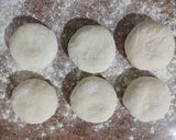 Foto del paso 5 de la receta: Discos de pizzas para tener listos en el freezer
