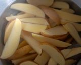 Gambar langkah 1 resipi Homemade Cheesy Wedges.