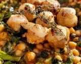 Foto del paso 8 de la receta: Albóndigas de bacalao gratinadas con garbanzos y espinacas