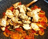 Lecsós, mustáros, fokhagymás csirkemell gluténmentesen recept fázis 3 fotója
