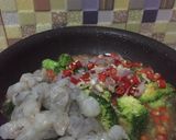 Foto langkah ke 5 dari resep Tumis Udang Brokoli Super Pedas.
